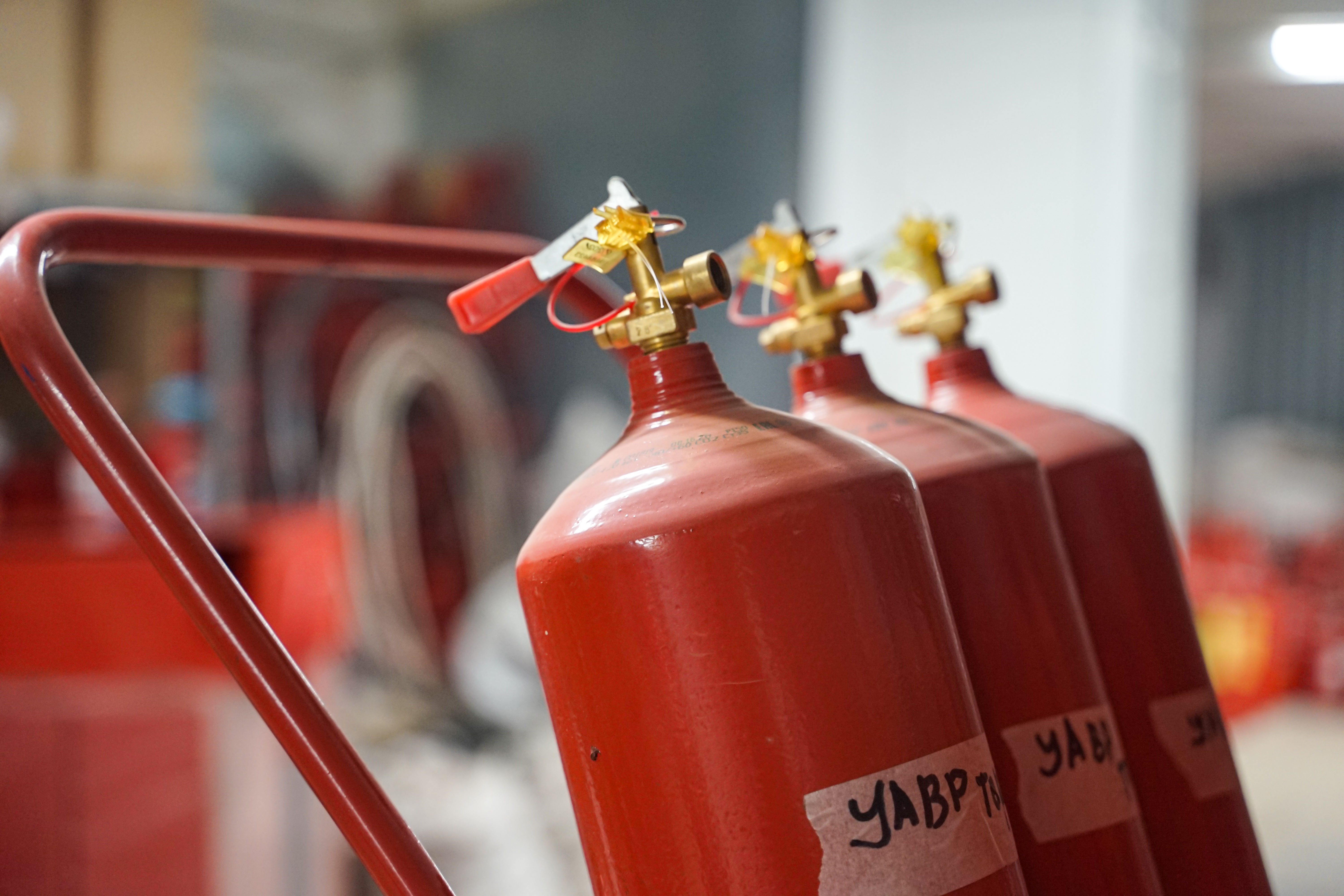 18. пожарная компания. химиков, д. минусинский пивоваренный завод логотип. магазин для пожарных изнутри.